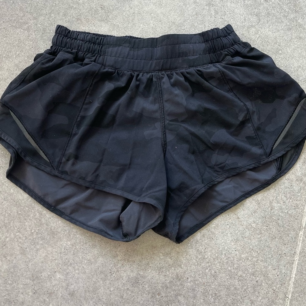 Lululemon Black Camo Print Shorts Sz 4